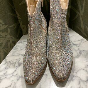 EUC Rhinesoton side zip booties.`Mixed size 8 & 9